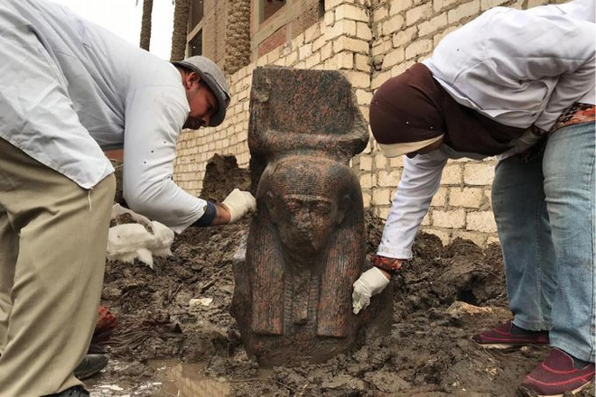 Ai Cập phát hiện tượng bán thân quý hiếm của vị Vua cổ đại Ramses II ảnh 1