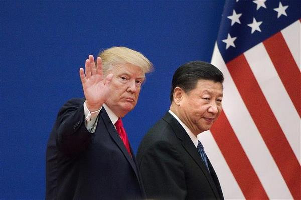 Tổng thống Mỹ Donald Trump (trái) trong cuộc gặp Chủ tịch Trung Quốc Tập Cận Bình tại Bắc Kinh tháng 11/2017. (Nguồn: AFP/TTXVN) Hai ''con sóng ngầm'' đe dọa mối quan hệ Mỹ-Trung ảnh 2