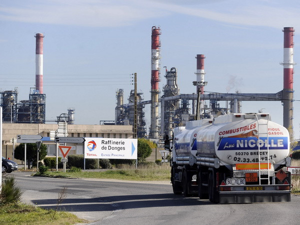 Giá dầu khó hồi phục nhanh do các nền kinh tế mới nổi giảm tốc ảnh 1