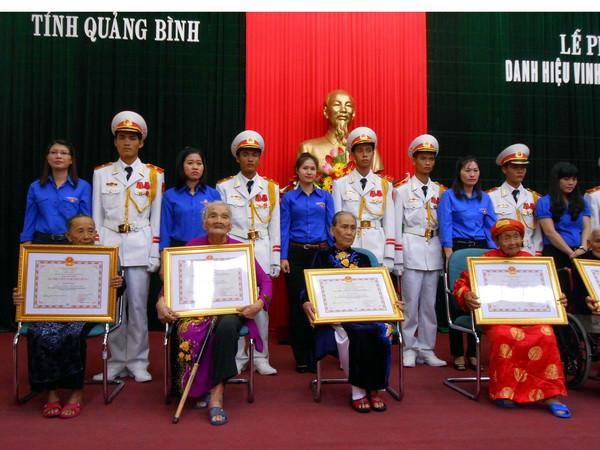 Xét tặng danh hiệu "Bà mẹ Việt Nam anh hùng" theo tiêu chuẩn cụ thể ảnh 1