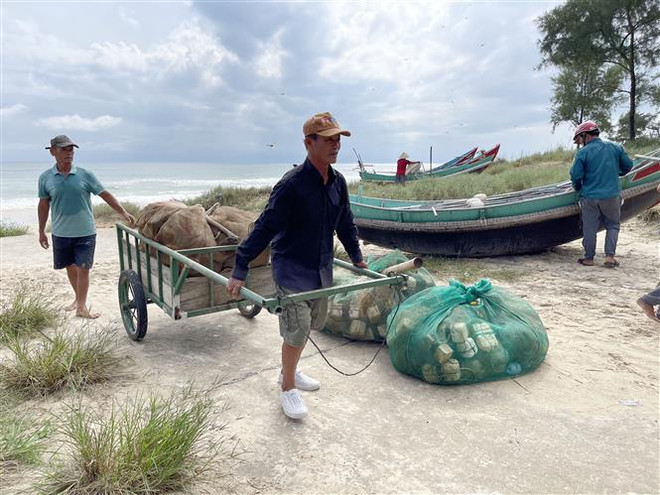 Quảng Trị gấp rút triển khai đảm bảo an toàn cho ngư dân và tàu thuyền ảnh 2