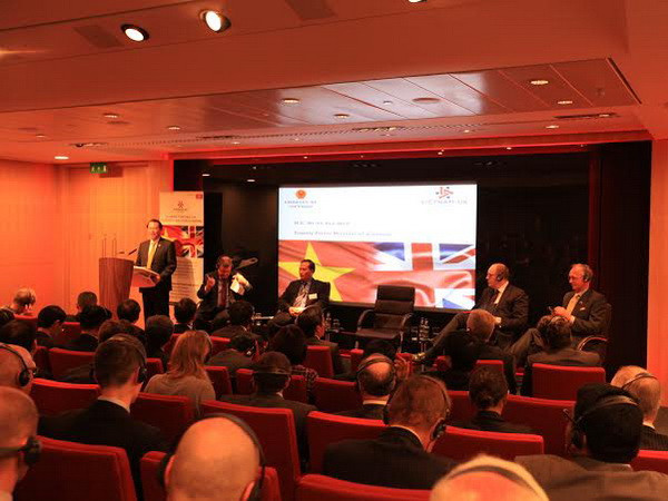 Phó Thủ tướng Vũ Văn Ninh thăm chính thức Vương quốc Anh ảnh 1