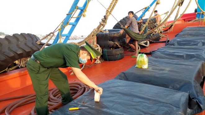 Kiên Giang: Bắt 2 tàu chở 200.000 lít dầu không rõ nguồn gốc ảnh 1