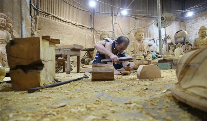 Làng nghề đồ thờ Sơn Đồng nhộn nhịp chuẩn bị hàng dịp Tết ảnh 4