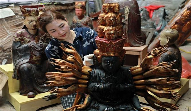 Làng nghề đồ thờ Sơn Đồng nhộn nhịp chuẩn bị hàng dịp Tết ảnh 1