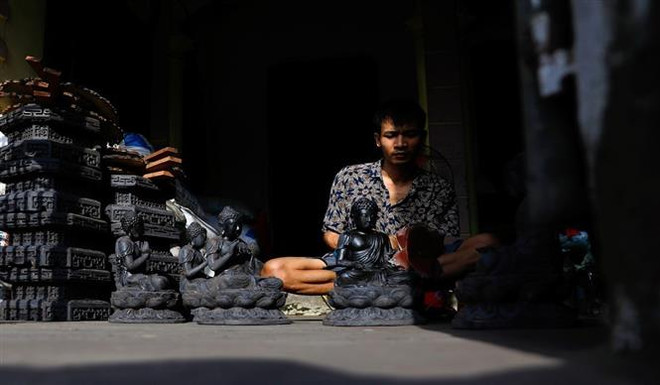 Làng nghề đồ thờ Sơn Đồng nhộn nhịp chuẩn bị hàng dịp Tết ảnh 2