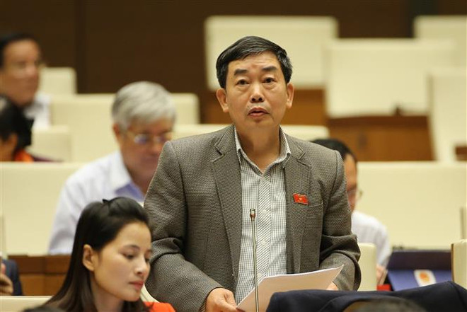 Đại biểu Quốc hội tỉnh Bà Rịa-Vũng Tàu Nguyễn Văn Tuyết thảo luận về dự án Luật sửa đổi, bổ sung một số điều của Luật Tổ chức Quốc hội. (Ảnh: Dương Giang/TTXVN) Đề xuất không ''công chức hóa'' đại biểu Quốc hội chuyên trách ảnh 1