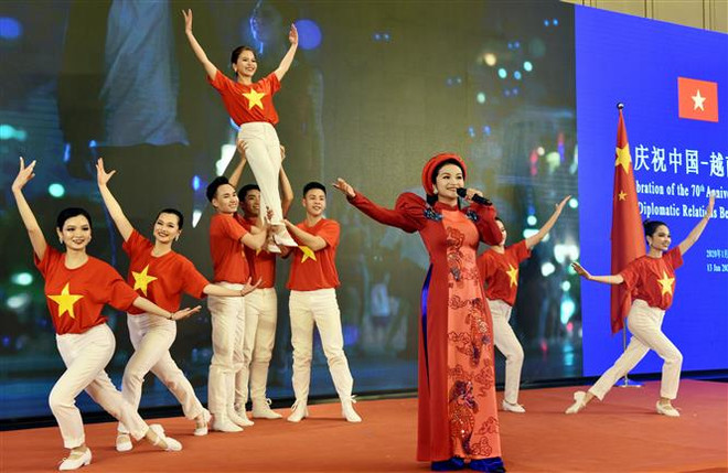Kỷ niệm 70 năm thiết lập quan hệ ngoại giao Việt Nam-Trung Quốc ảnh 3