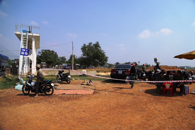 Vụ mẹ trẻ ôm 2 con nhỏ nhảy kênh tự vẫn: Tìm thấy thi thể cuối cùng ảnh 1