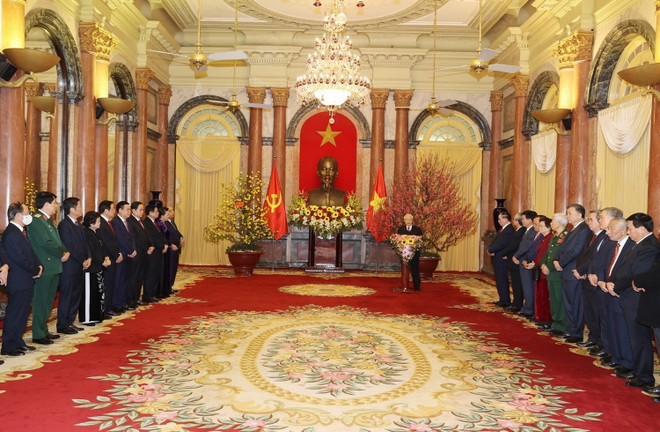 Tổng Bí thư, Chủ tịch nước Nguyễn Phú Trọng và Thủ tướng Nguyễn Xuân Phúc với các lãnh đạo và nguyên lãnh đạo Đảng, Nhà nước. (Ảnh: Trí Dũng/TTXVN) 'Phát huy tinh thần yêu nước, bản lĩnh và trí tuệ Việt Nam' ảnh 1