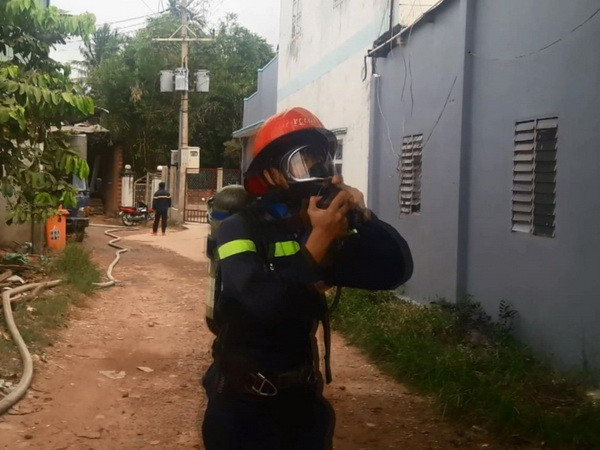 Rò rỉ khí amoniac tại cơ sở nước đá, nhiều người nhập viện cấp cứu ảnh 1