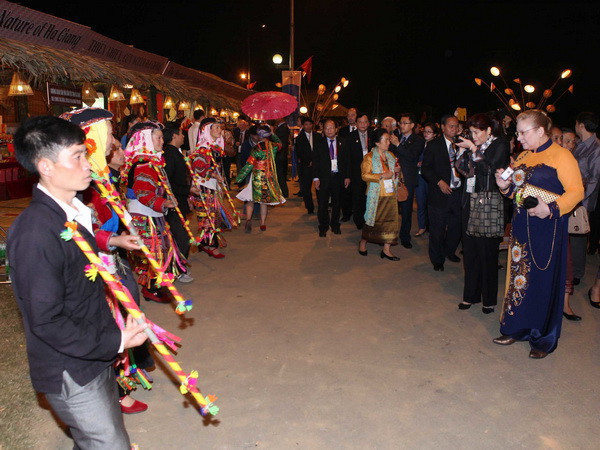 Đêm hội đoàn kết Nghị viện thế giới với 54 dân tộc Việt Nam ảnh 1