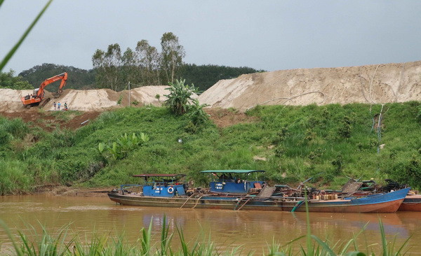 Khai thác cát trái sạt lở bờ sông Đồng Nai: Chính quyền kêu khó xử lý ảnh 2