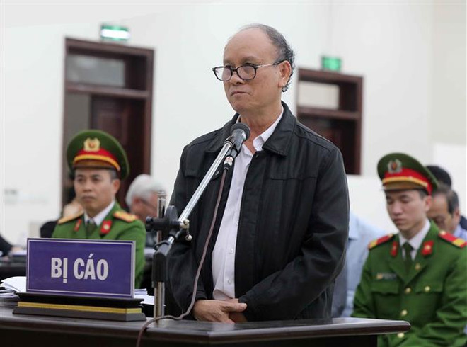 Bị cáo Trần Văn Minh (nguyên Chủ tịch UBND thành phố Đà Nẵng, giai đoạn từ năm 2006-2011) nói lời sau cùng trước khi tòa tuyên án. (Ảnh: Doãn Tấn/TTXVN) Vụ xử tại Đà Nẵng: Đề nghị miễn trách nhiệm hình sự một số bị cáo ảnh 1