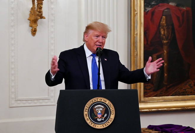 Mỹ: Phe Dân chủ đưa ra 2 bản luận tội Tổng thống Donald Trump ảnh 1