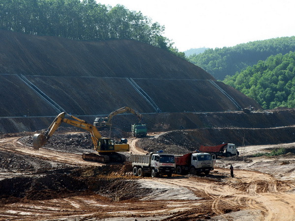 Thủ tướng Chính phủ trả lời chất vấn về Dự án đường Hồ Chí Minh ảnh 1