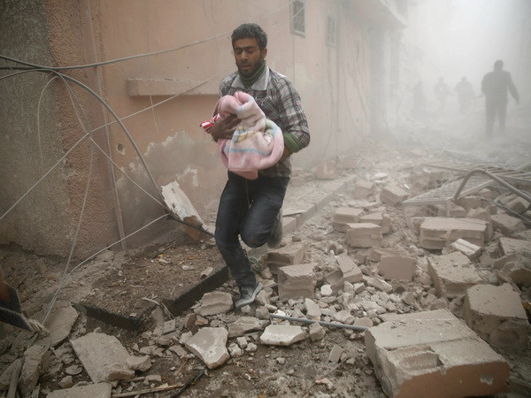 Dân thường, phiến quân bắt đầu sơ tán khỏi 3 điểm nóng ở Syria ảnh 1