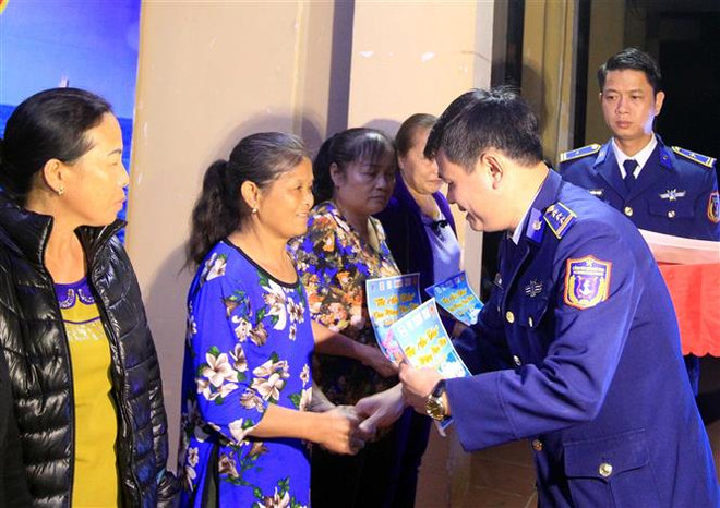 Bộ Tư lệnh Vùng Cảnh sát biển 1 chúc Tết ở đảo Bạch Long Vĩ ảnh 1