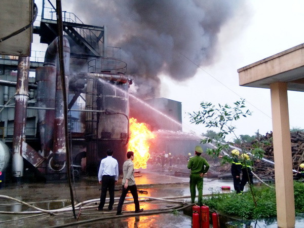 Cháy lớn tại nhà máy sản xuất gỗ MDF-VRG Quảng Trị ảnh 2
