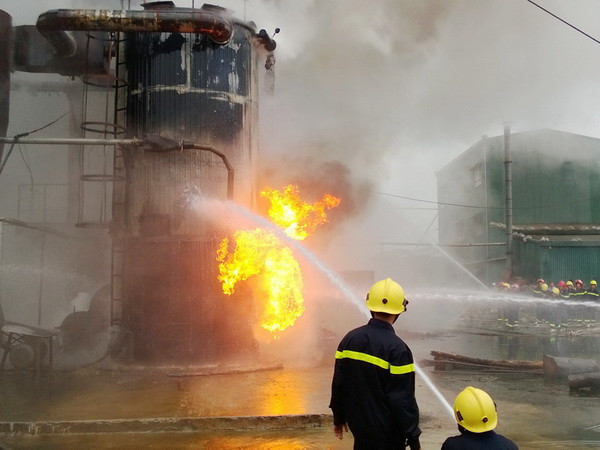 Cháy lớn tại nhà máy sản xuất gỗ MDF-VRG Quảng Trị ảnh 1