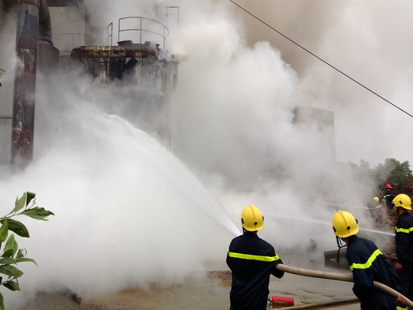 Cháy lớn tại nhà máy sản xuất gỗ MDF-VRG Quảng Trị ảnh 4