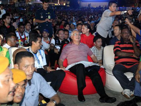 Thủ tướng Malaysia xem chung kết World Cup cùng người hâm mộ ảnh 1