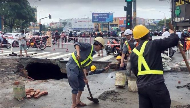 TP.HCM: Khẩn trương tìm cách khắc phục tình trạng sụt lún ảnh 2