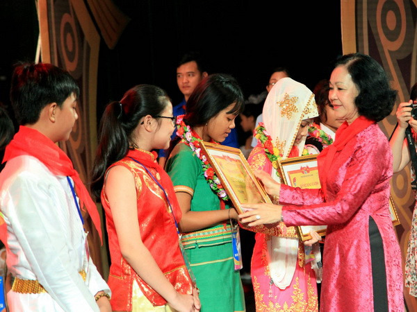 Tuyên dương thiếu nhi các dân tộc tiêu biểu trên toàn quốc ảnh 1