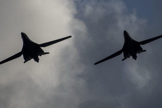 Tiêm kích của Nga chặn 2 máy bay ném bom của Mỹ trên Biển Bering ảnh 1