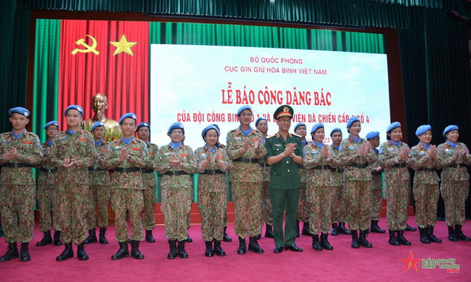 Đội Công binh số 1 và Bệnh viện dã chiến cấp 2 số 4 báo công dâng Bác ảnh 2