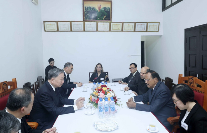 Chủ tịch nước Tô Lâm tiếp Cố vấn An ninh Quốc gia của Thủ tướng Ấn Độ Ajit Doval. (Ảnh: Nhan Sáng/TTXVN) ttxvn_2507_chu tich nuoc tiep (2).jpg