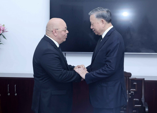 Chủ tịch nước Tô Lâm tiếp Bộ trưởng Bộ Cựu chiến binh và Người có công Algeria Laid Rebiga. (Ảnh: Nhan Sáng/TTXVN) ttxvn_2507_chu tich nuoc tiep (3).jpg