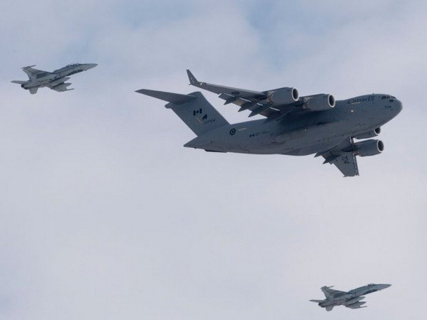 Mỹ, Canada nhất loạt tăng cường không quân tại Đông Âu ảnh 1