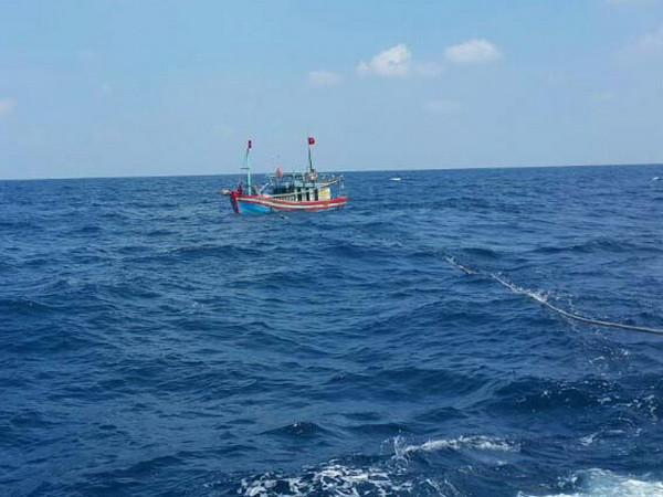 Kêu gọi cứu nạn khẩn cấp tàu cá Bình Định đang trôi dạt trên biển ảnh 1