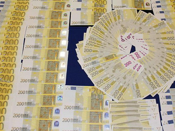 Tây Ban Nha bắt trùm làm tiền giả với số lượng cực lớn ảnh 1