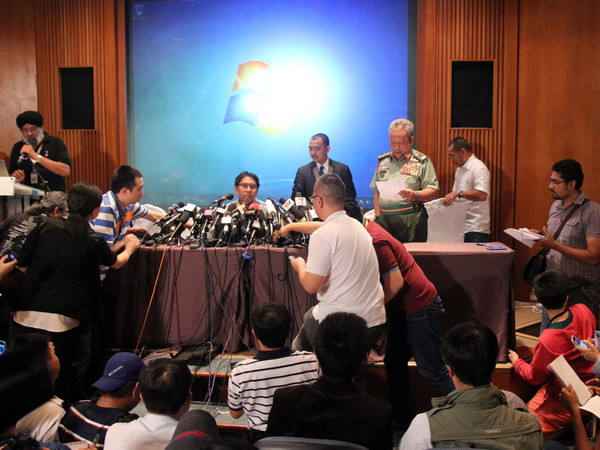 Nhiều nước hỗ trợ Malaysia tìm máy bay mất tích ảnh 1