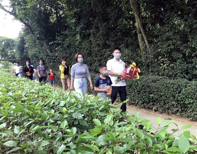 Nghệ An: Đông đảo du khách về tham quan quê Bác dịp nghỉ lễ ảnh 1