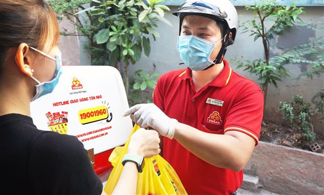 Thương mại điện tử thời COVID-19: Tìm cơ hội trong khó khăn ảnh 1