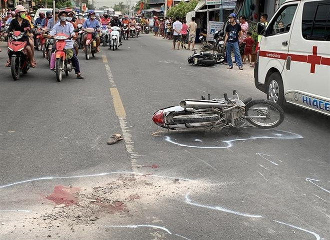 Tai nạn liên hoàn trên Quốc lộ 91: Một người chết, 4 người bị thương ảnh 1