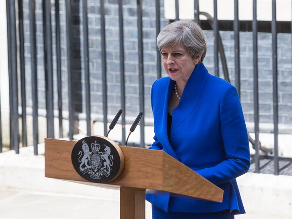 Thủ tướng Anh Theresa May phát biểu tại London. (Nguồn: THX/TTXVN) Anh khẳng định tiến hành đàm phán Brexit theo đúng kế hoạch ảnh 1