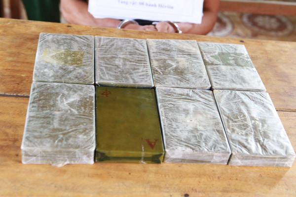 Bắt kẻ mang 20 bánh heroin để lấy 600.000 đồng tiền công ảnh 1