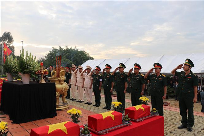 Bình Phước tổ chức truy điệu và an táng 44 hài cốt liệt sỹ ảnh 1