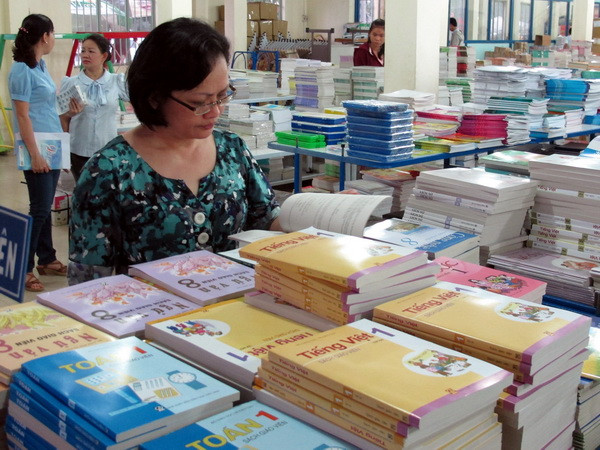 Thị trường mùa khai trường: Đủ cung, nhiều chương trình bình ổn ảnh 1