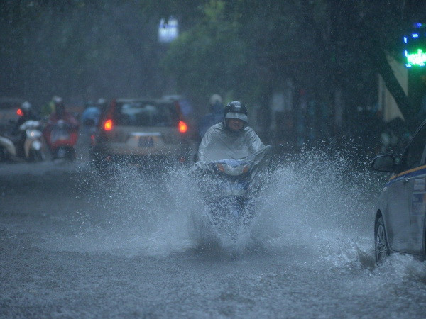 Thủ tướng chỉ đạo chủ động đối phó với mưa lũ sau bão số 3 ảnh 1