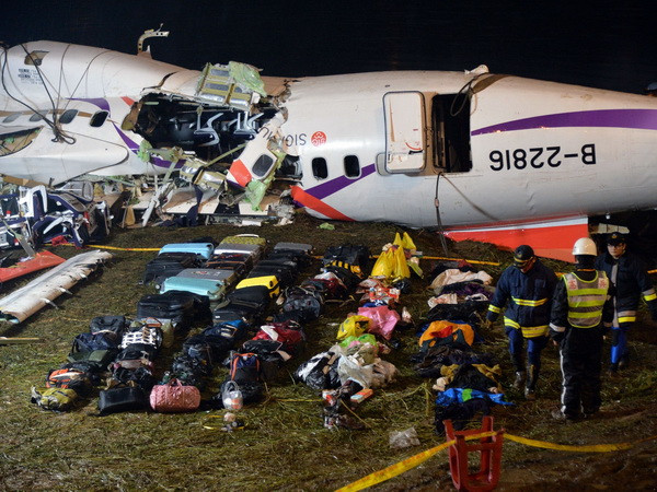 Nạn nhân vụ máy bay TransAsia rơi được đền bù gần nửa triệu USD ảnh 1