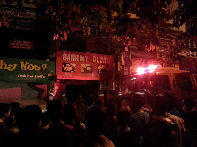 Cháy hiệu bánh mỳ Ô Long trong khu tập thể Nam Đồng ảnh 1