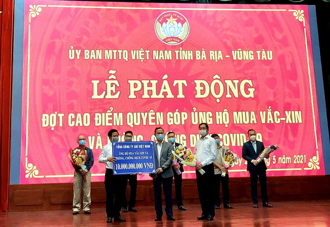 PV GAS ủng hộ 20 tỷ đồng hỗ trợ 3 tỉnh thành phòng chống dịch ảnh 1