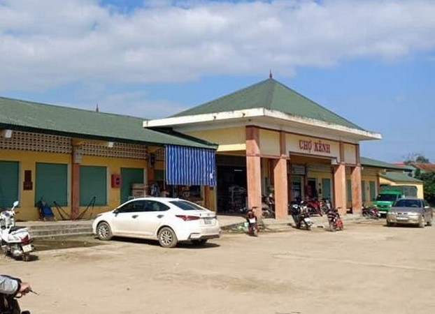 Quảng Trị: Đình chỉ Phó Ban quản lý chợ do sai phạm trong tiêm vaccine ảnh 1