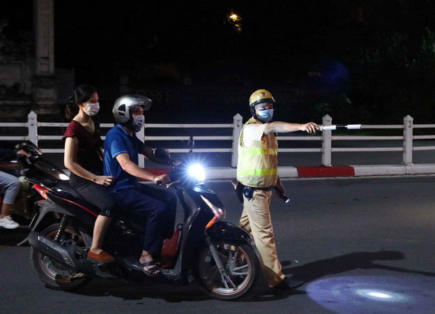 Hà Nội tuyên truyền, nhắc nhở dân chấp hành nghiêm phòng chống dịch ảnh 1