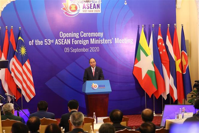 Thủ tướng Nguyễn Xuân Phúc, Chủ tịch ASEAN 2020 phát biểu tại phiên khai mạc AIPA 41. (Ảnh: Lâm Khánh/TTXVN) Khai mạc Phiên họp thứ 48 của Ủy ban Thường vụ Quốc hội ảnh 2